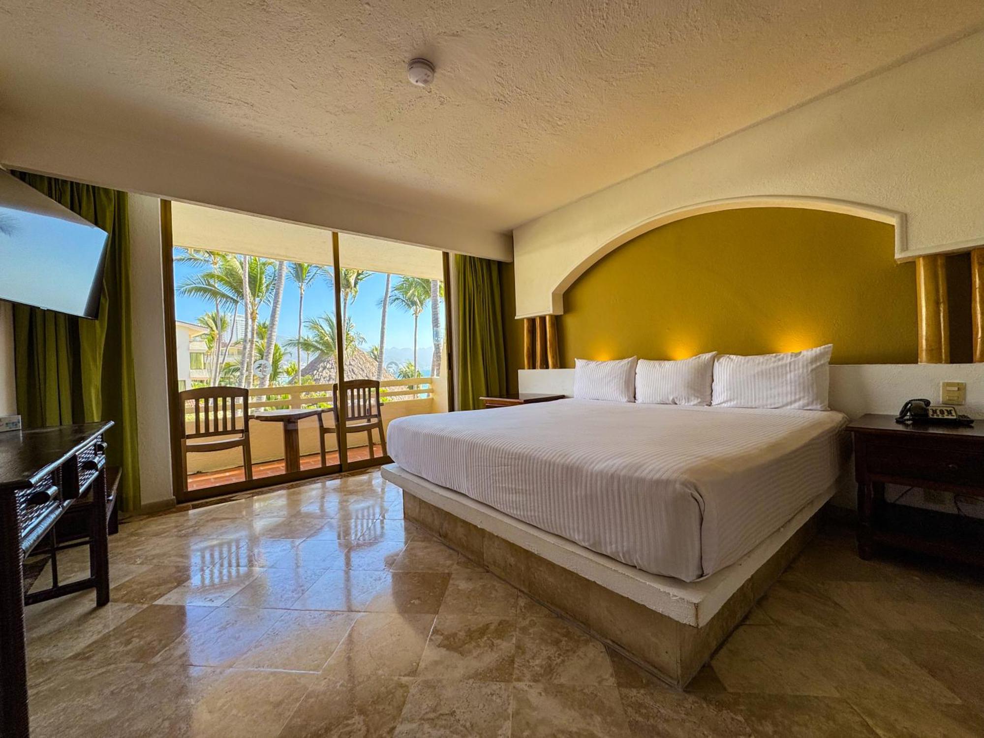 Hotel Palmas By The Sea
