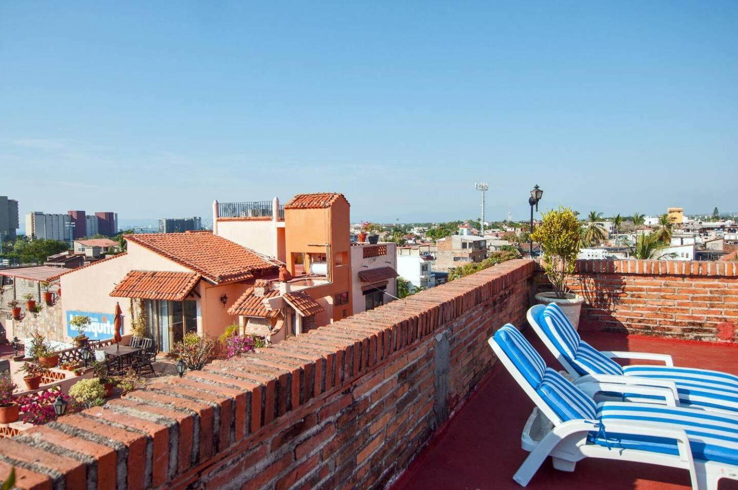 Beautiful Local With Ocean View & Rooftop Terrace *