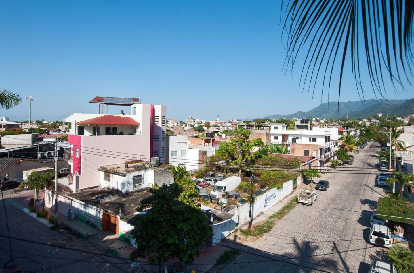 Beautiful Local With Ocean View & Rooftop Terrace