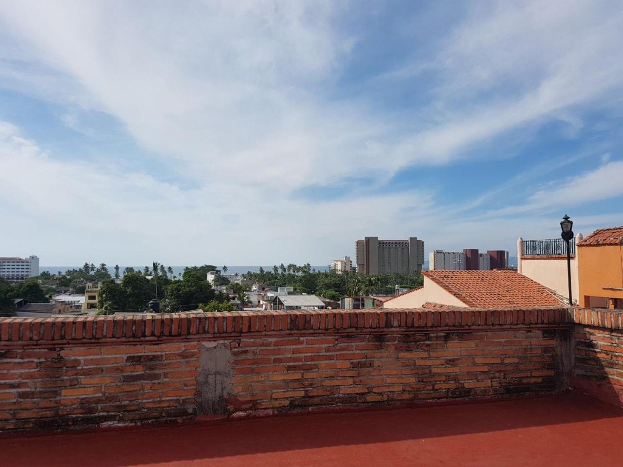 Beautiful Local With Ocean View & Rooftop Terrace *