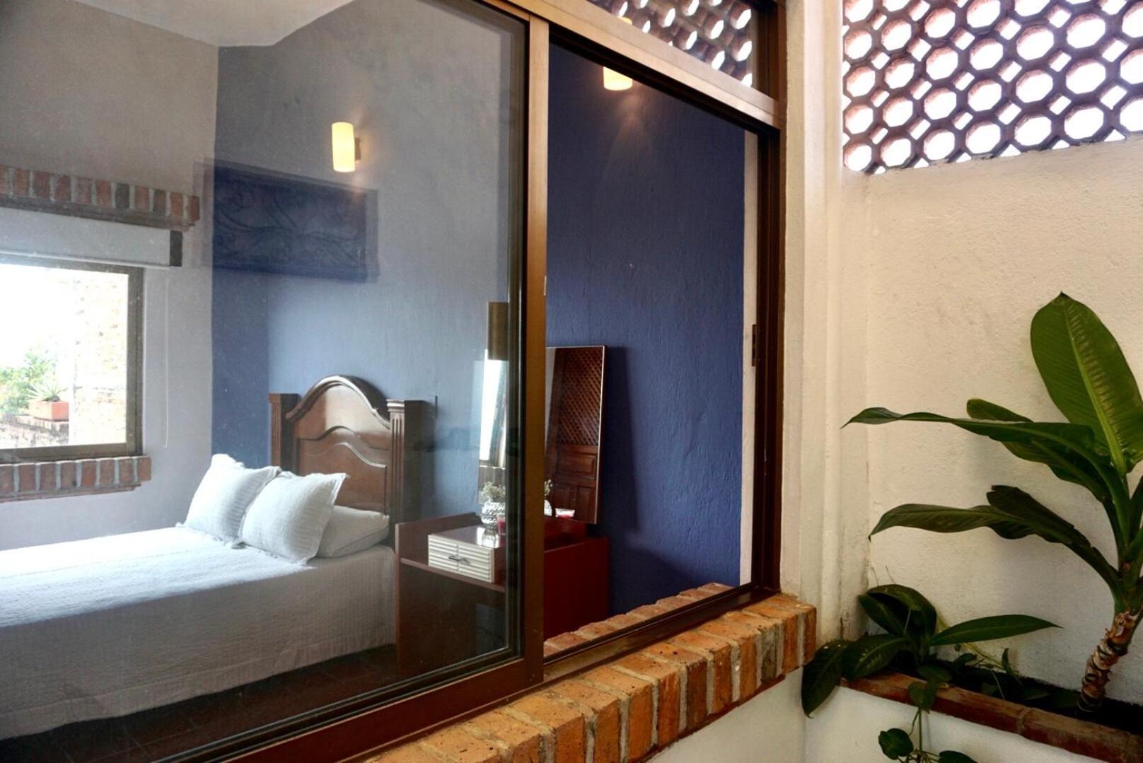 Beautiful Local With Ocean View & Rooftop Terrace Apartment