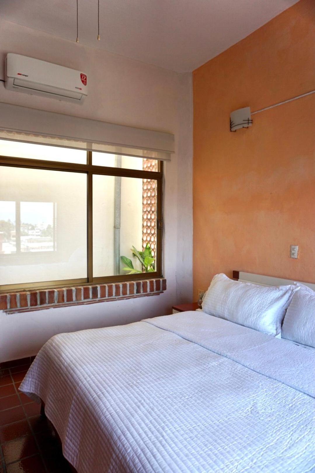 Beautiful Local With Ocean View & Rooftop Terrace Apartment