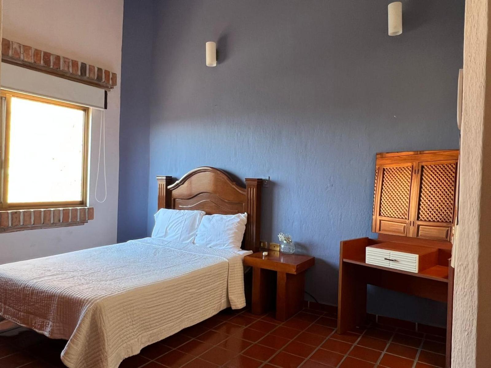 Beautiful Local With Ocean View & Rooftop Terrace