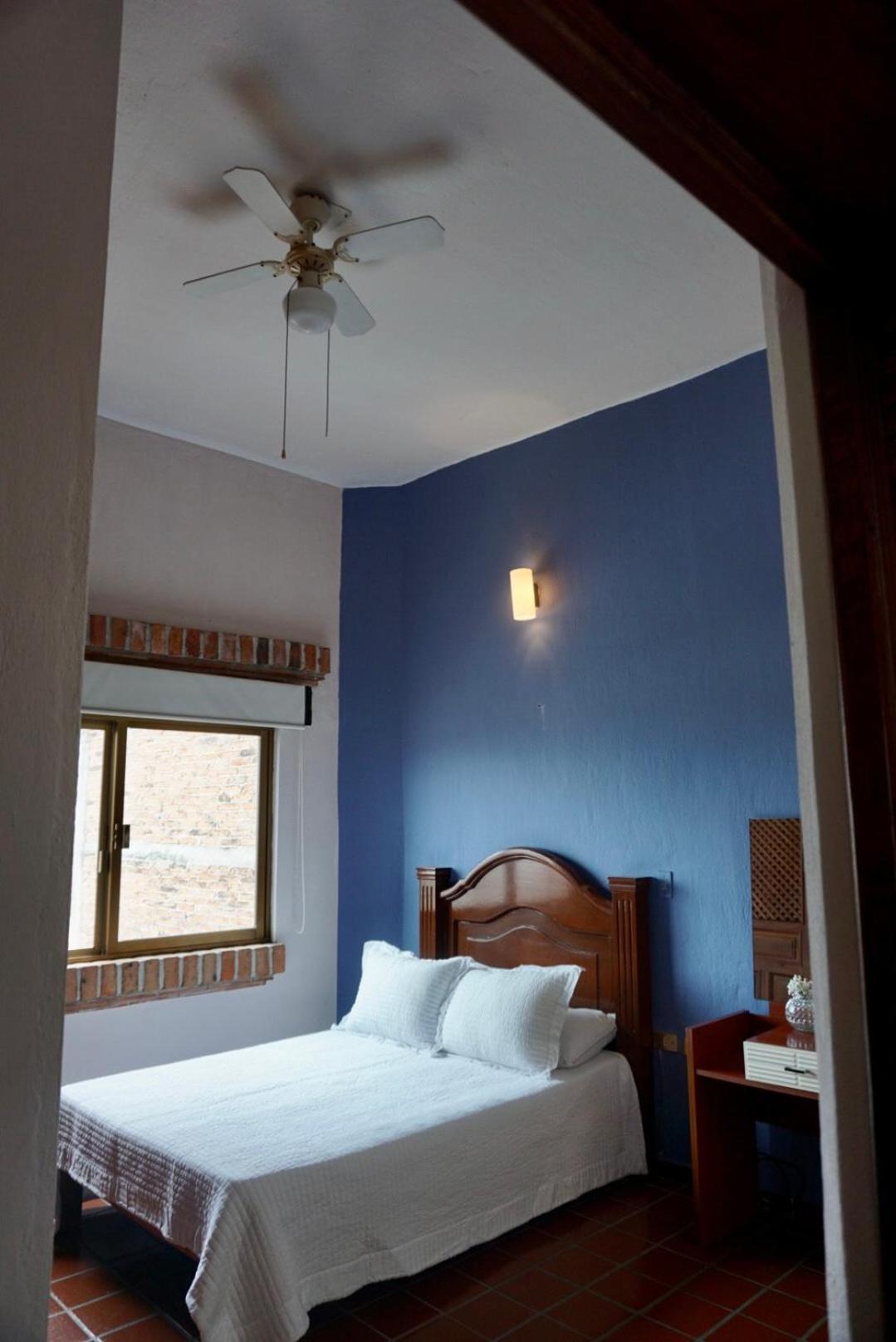 Beautiful Local With Ocean View & Rooftop Terrace Apartment