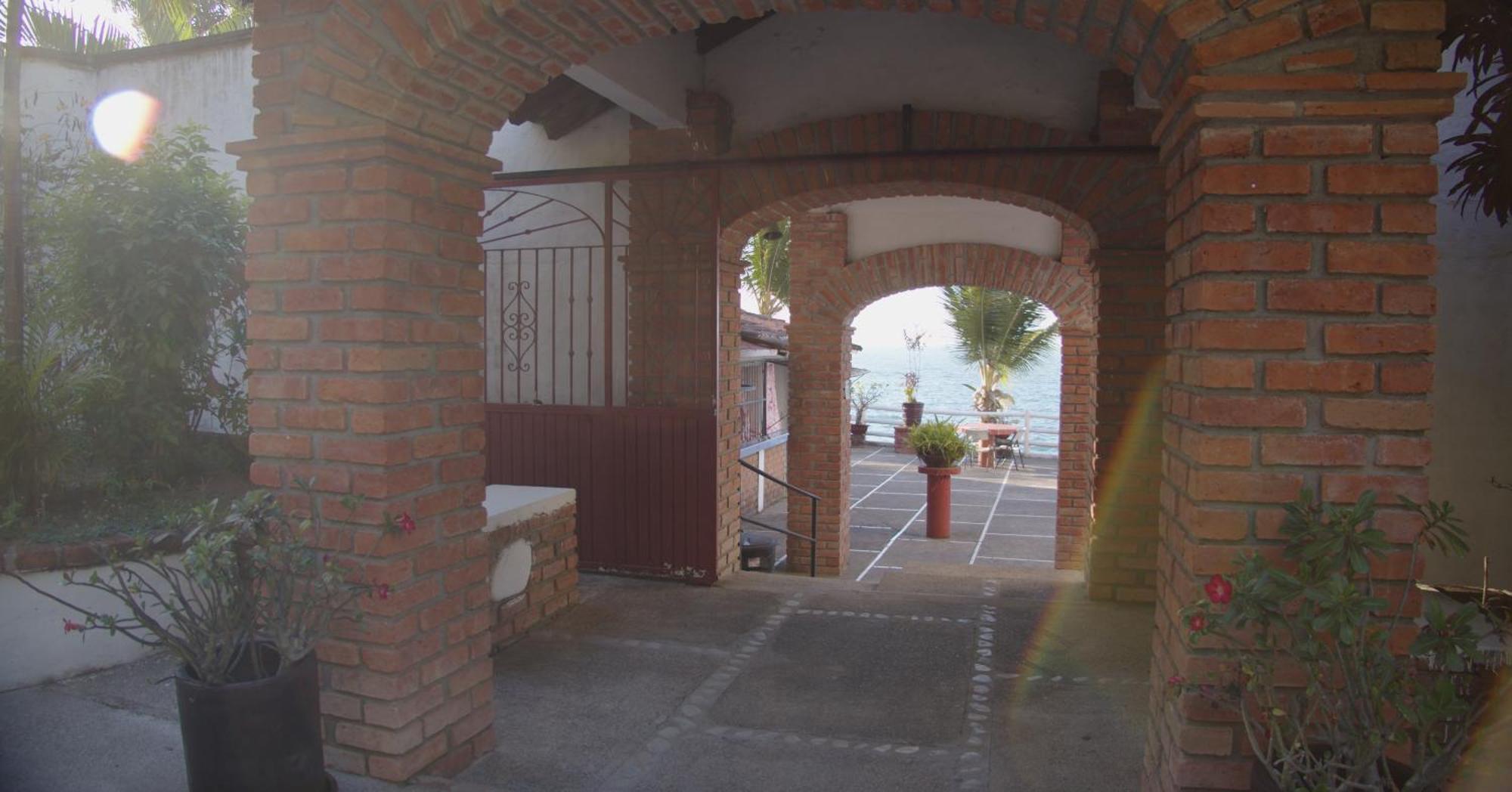 Hotel Traditional Sierra Leon Oceanfront - Adults Only Puerto Vallarta
