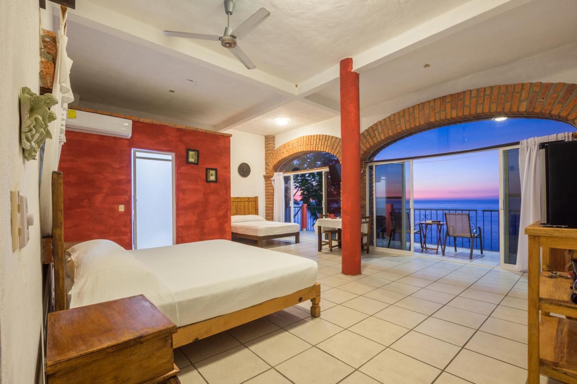 Hotel Traditional Sierra Leon Oceanfront - Adults Only Puerto Vallarta