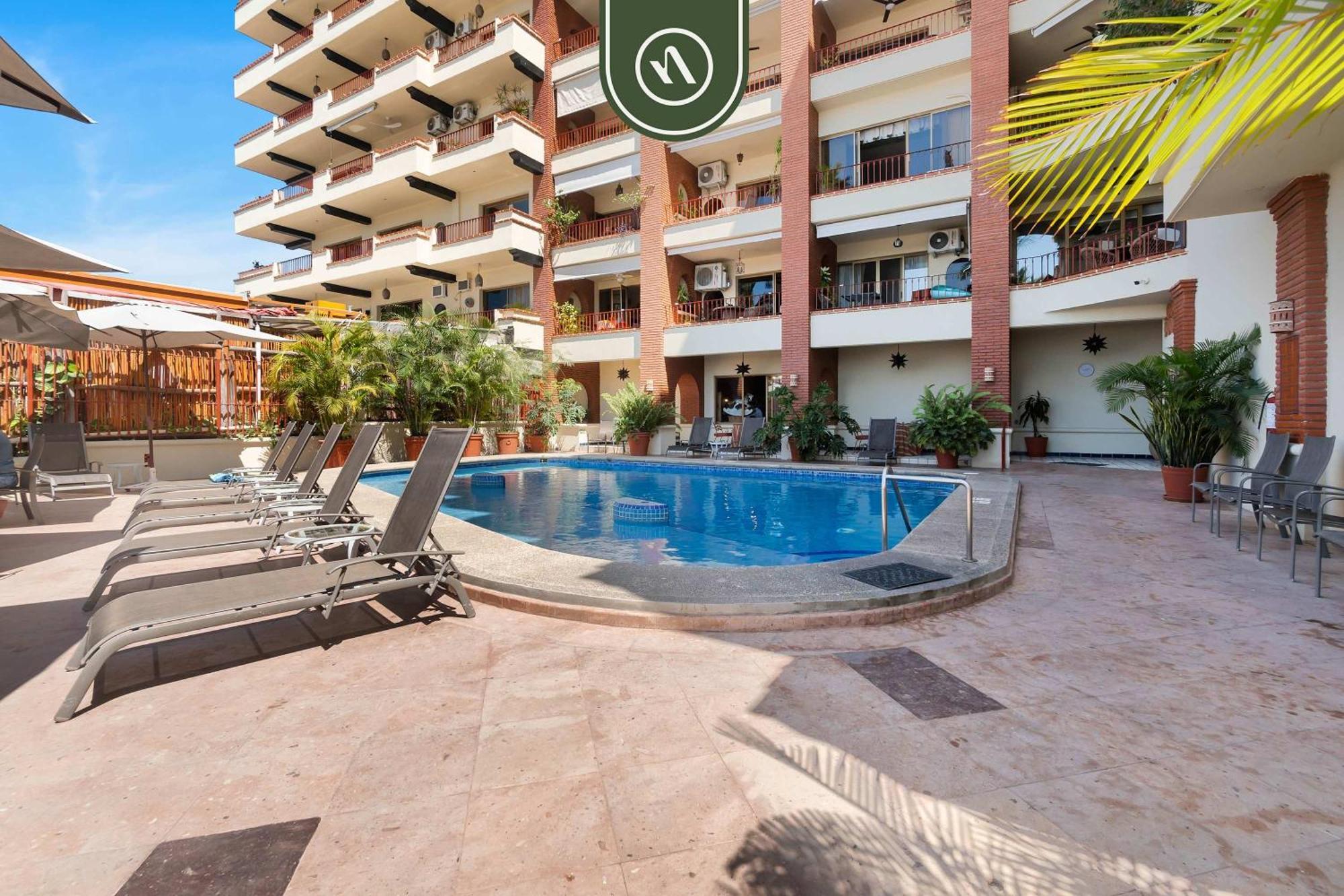 Beachfront Mexican Styled 3 Bedroom In Downtown *