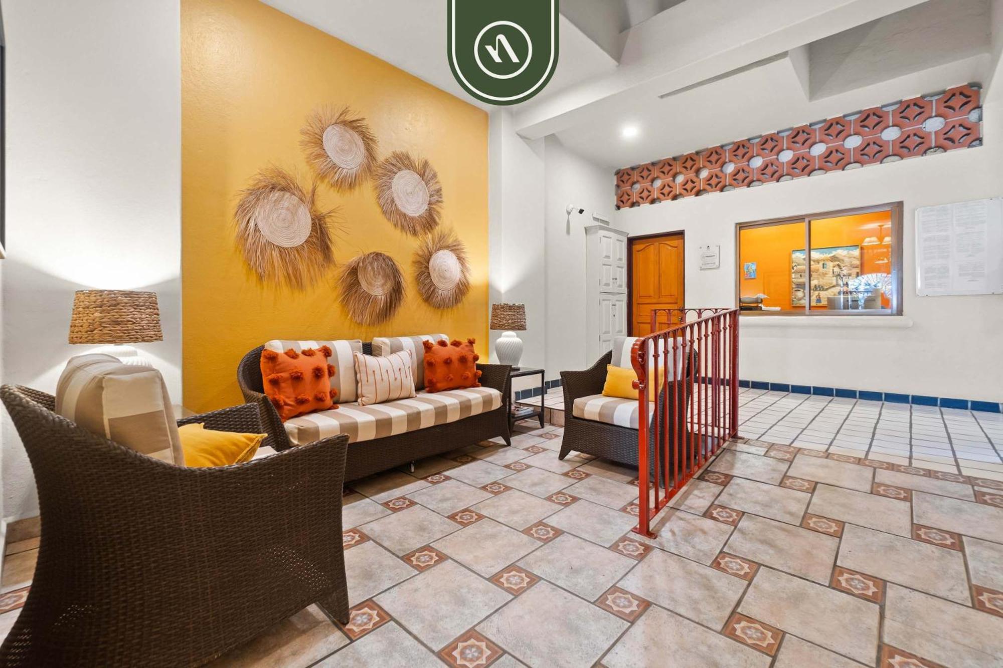 Beachfront Mexican Styled 3 Bedroom In Downtown Apartment *