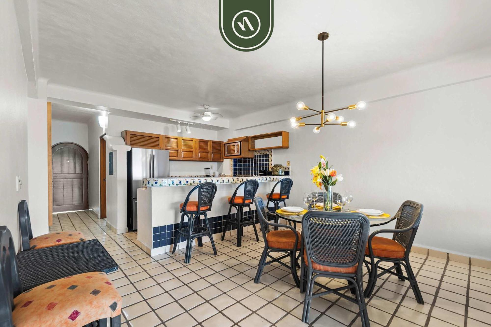 Apartment Beachfront Mexican Styled 3 Bedroom In Downtown *