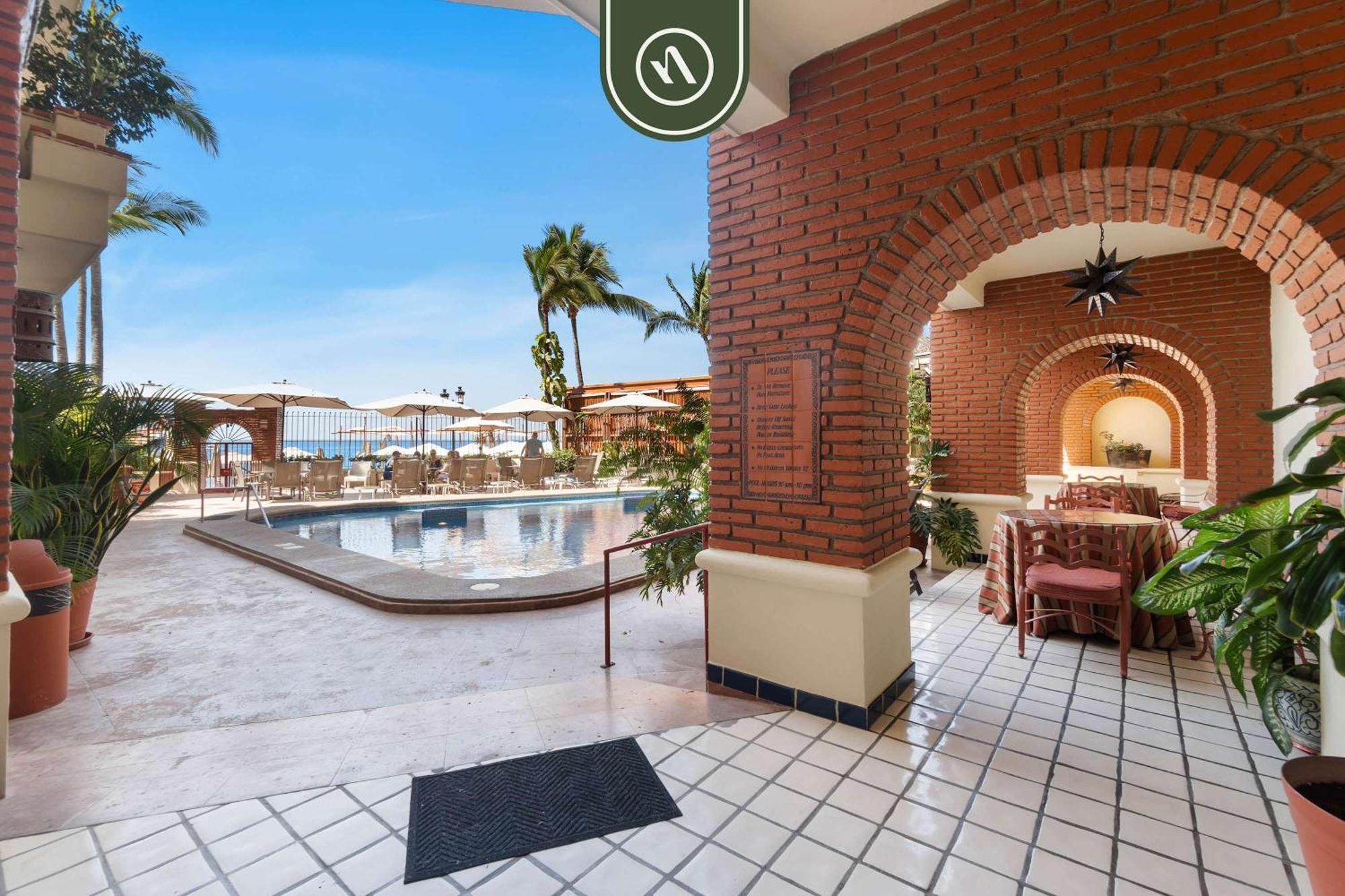 Apartment Beachfront Mexican Styled 3 Bedroom In Downtown *
