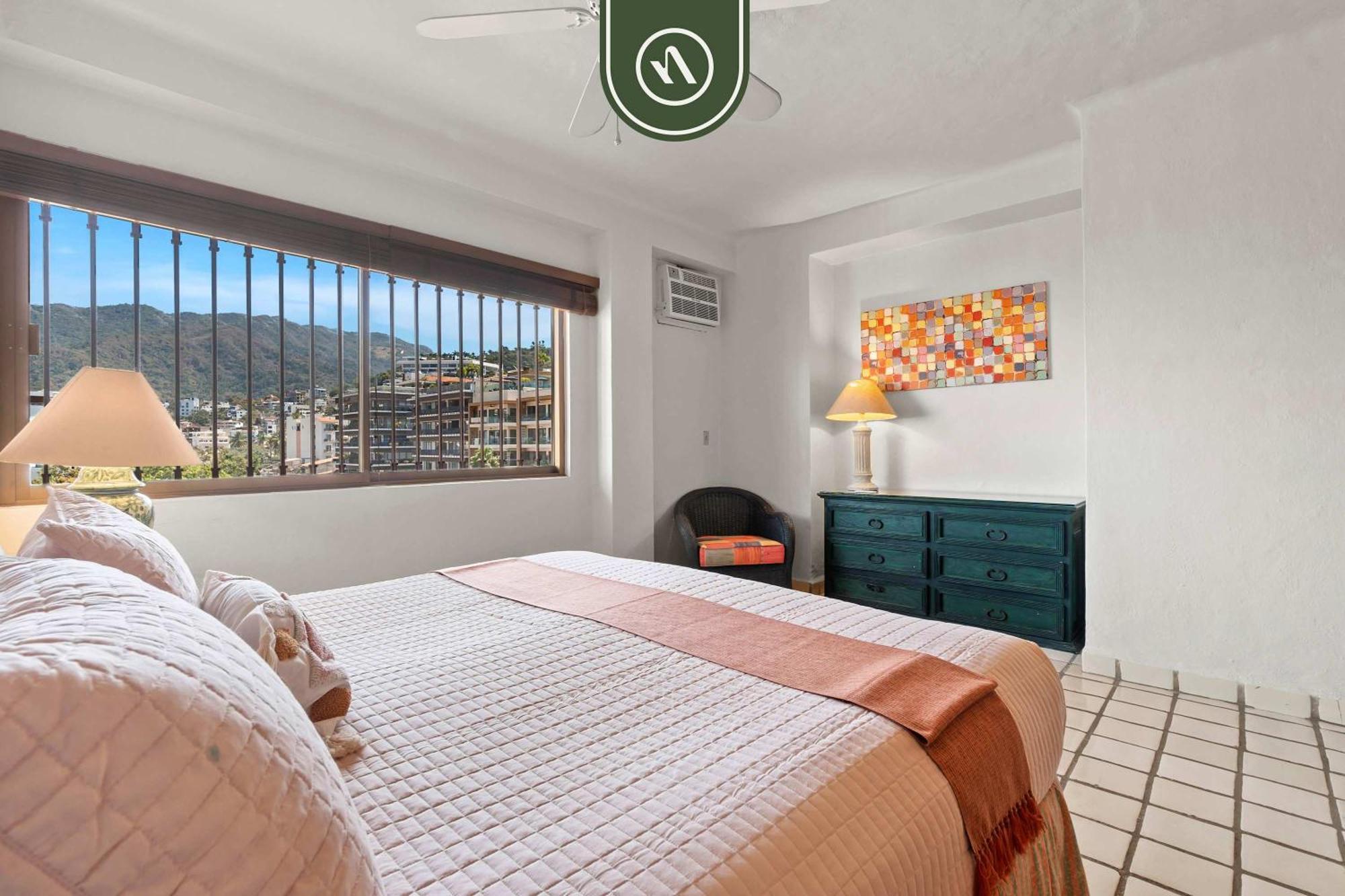 Beachfront Mexican Styled 3 Bedroom In Downtown Apartment