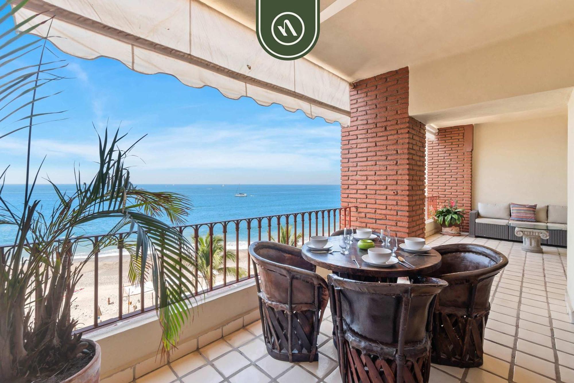 Beachfront Mexican Styled 3 Bedroom In Downtown Apartment Puerto Vallarta