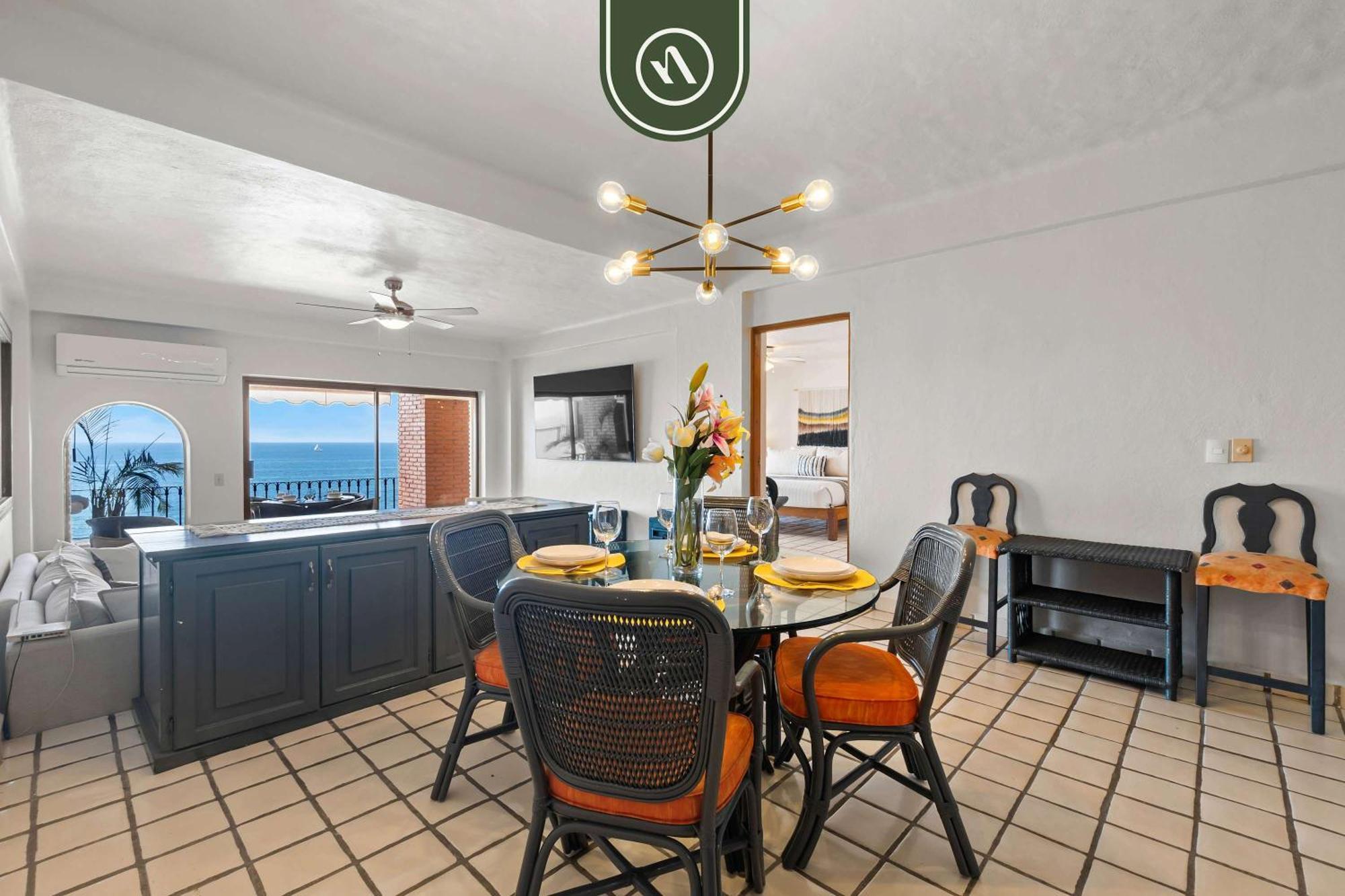 Apartment Beachfront Mexican Styled 3 Bedroom In Downtown *