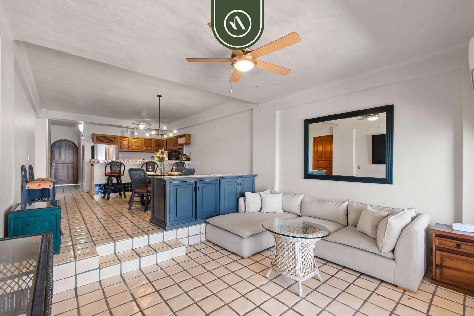 Beachfront Mexican Styled 3 Bedroom In Downtown