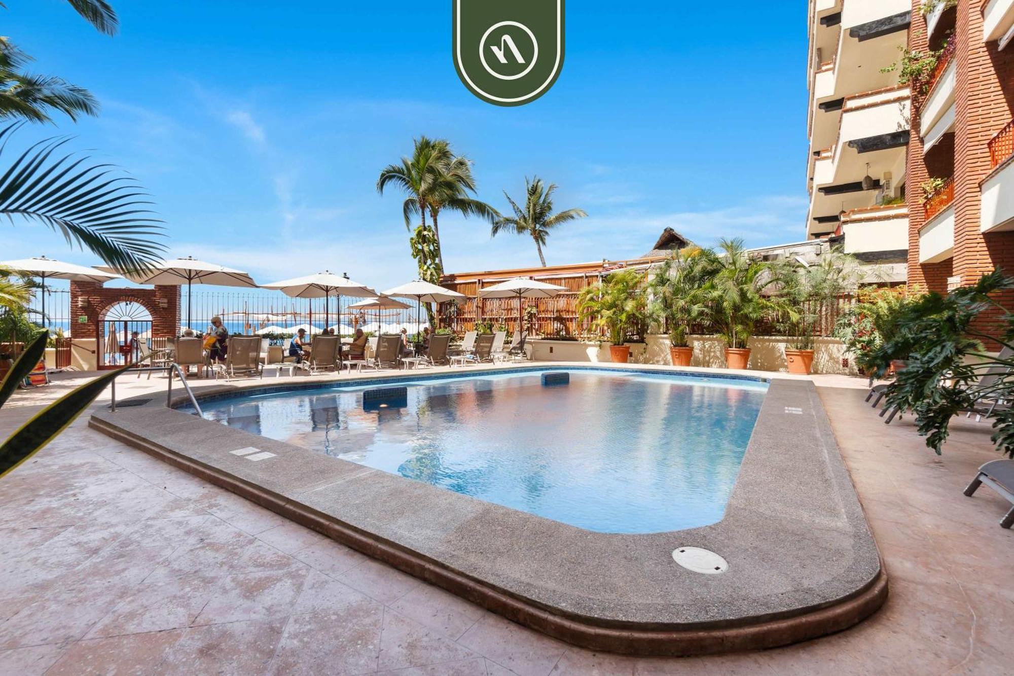 Beachfront Mexican Styled 3 Bedroom In Downtown Apartment