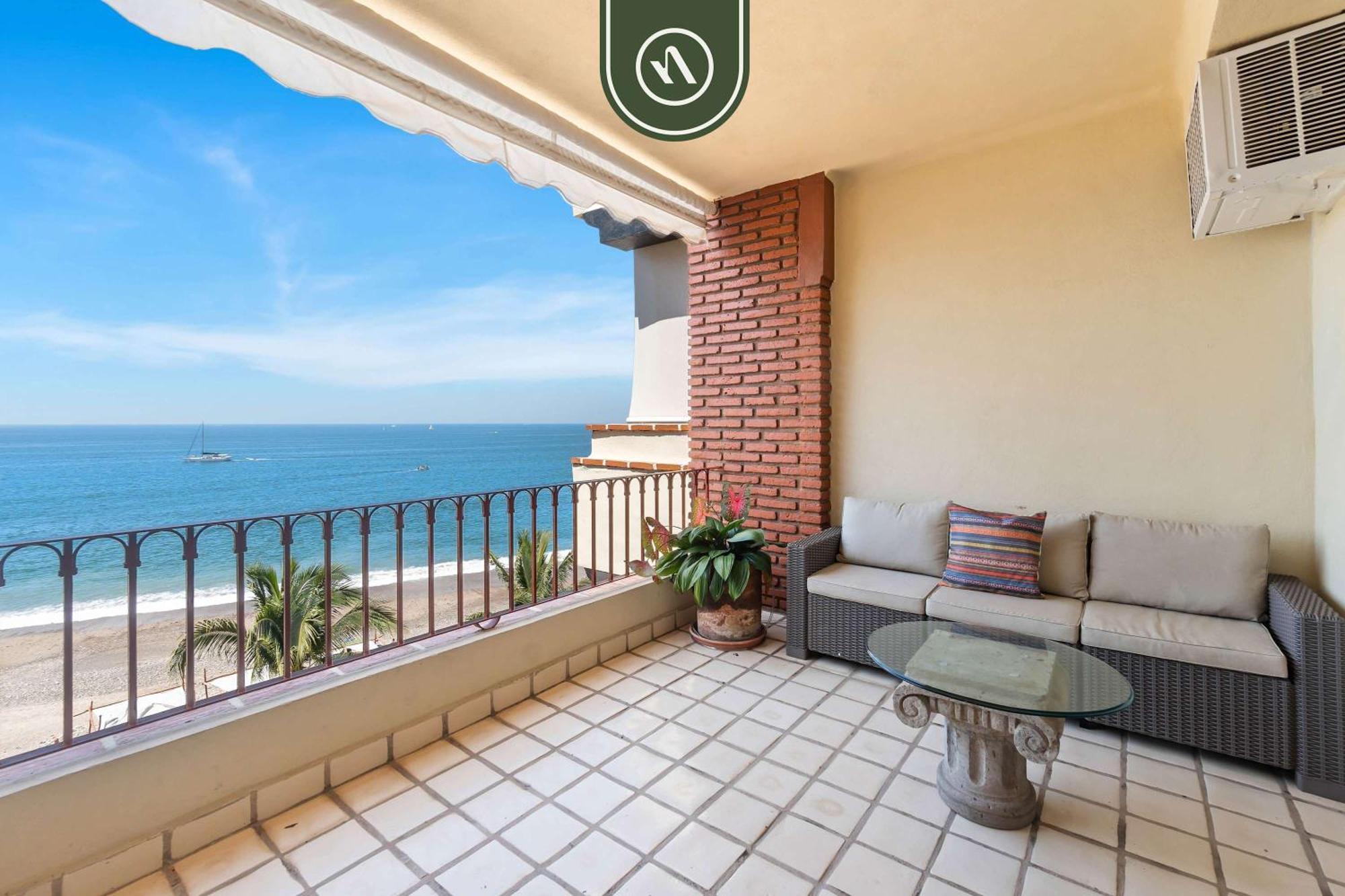 Beachfront Mexican Styled 3 Bedroom In Downtown * Puerto Vallarta