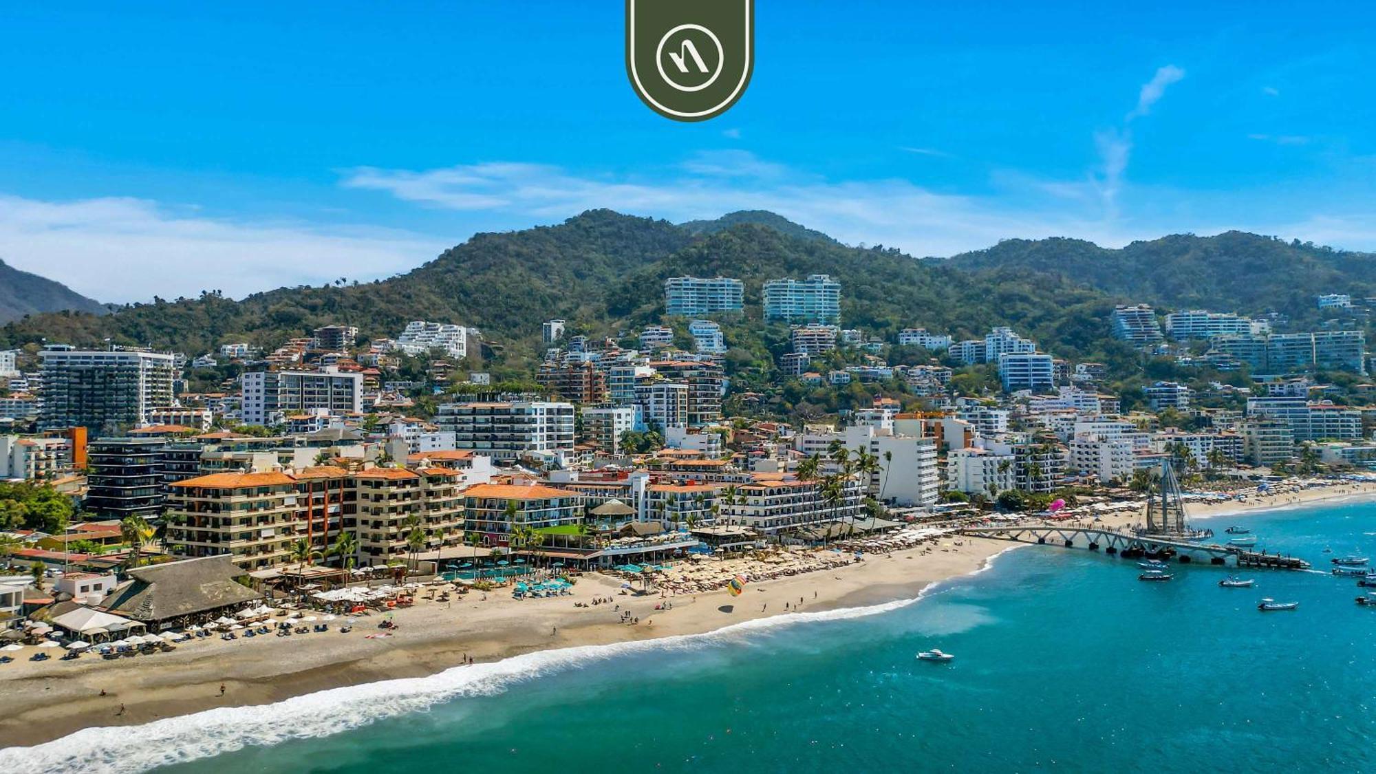 Apartment Beachfront Mexican Styled 3 Bedroom In Downtown *