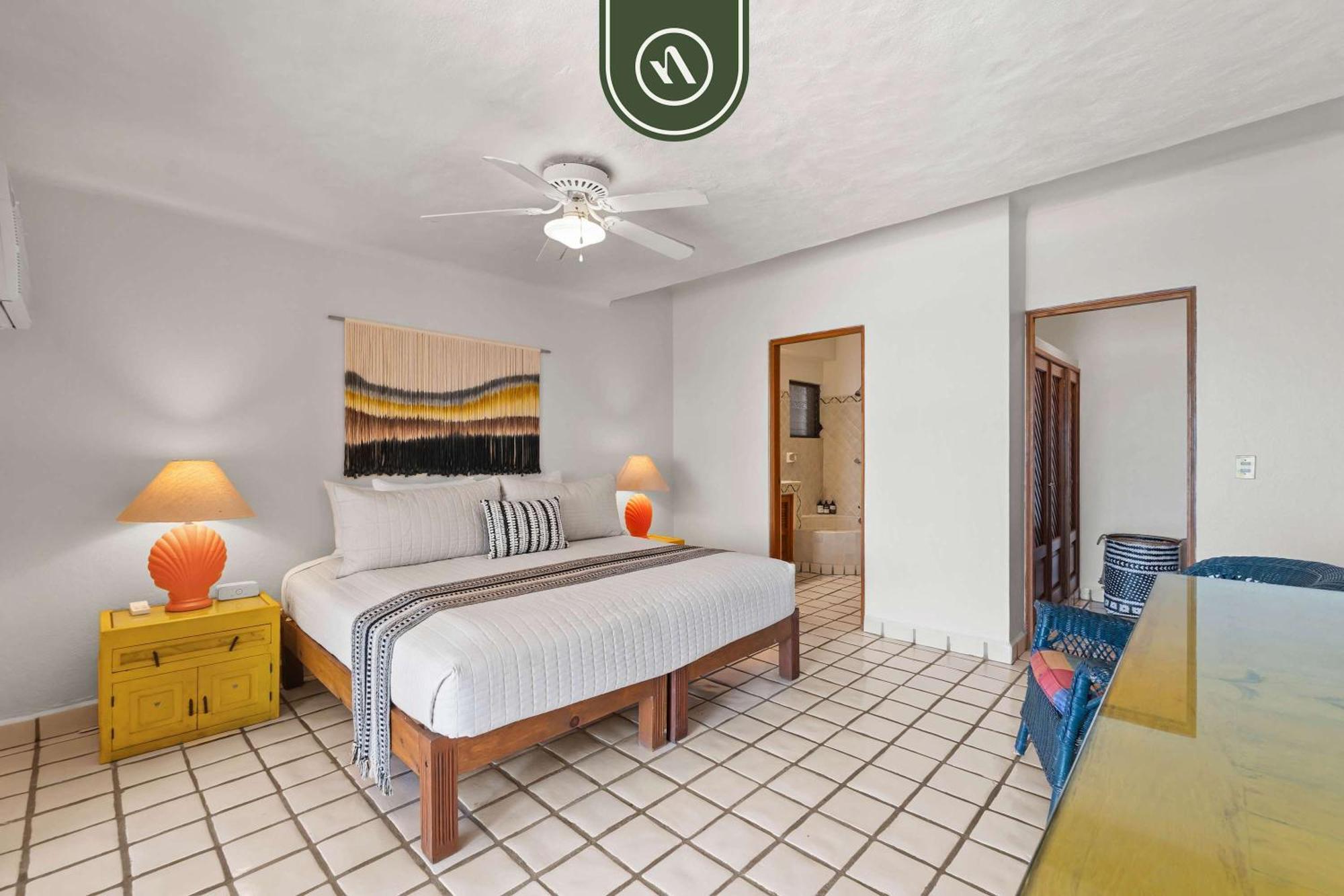 Apartment Beachfront Mexican Styled 3 Bedroom In Downtown