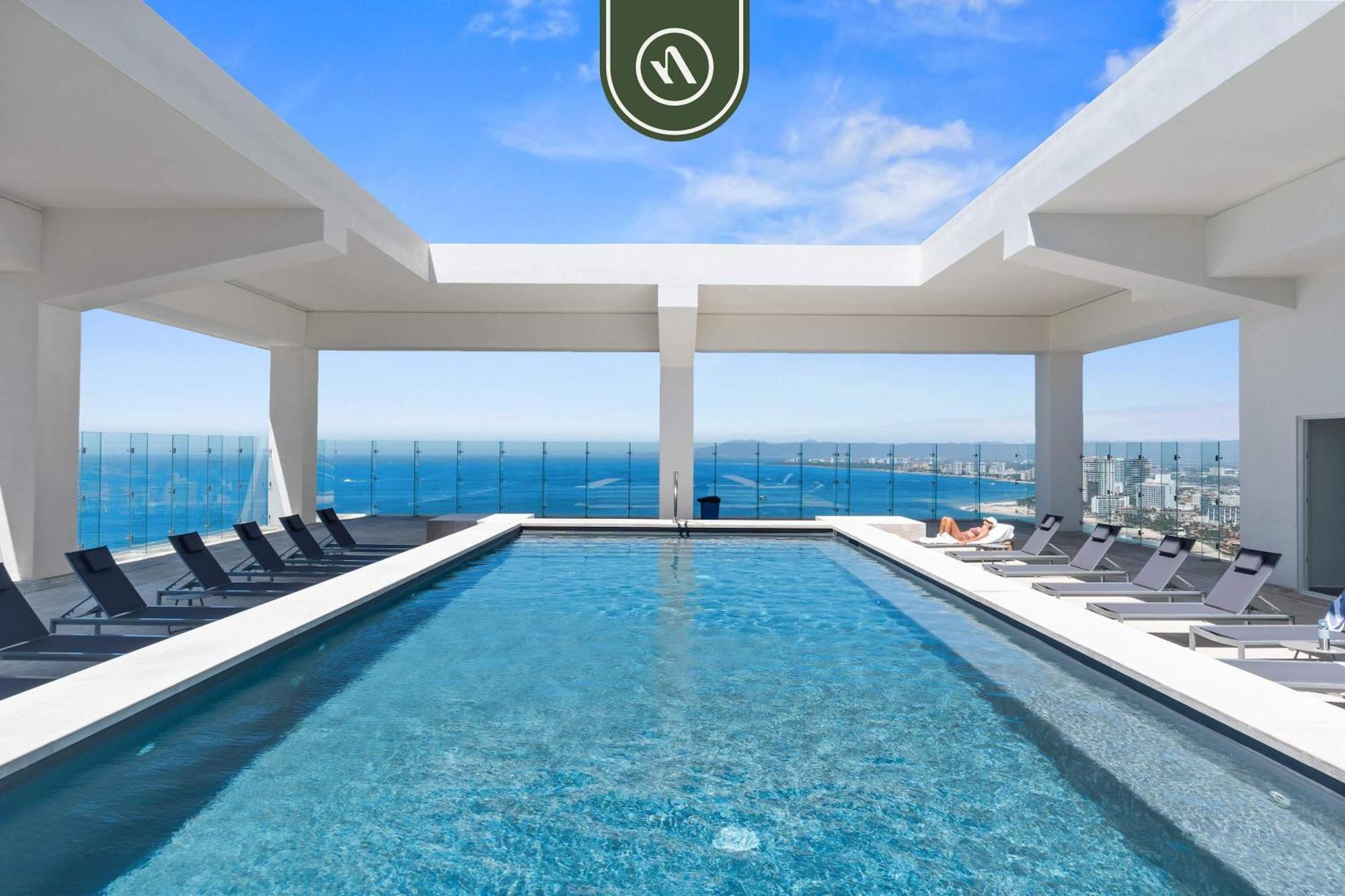 Amazing 1 Bedroom - Beachfront - Pools - King Apartment *