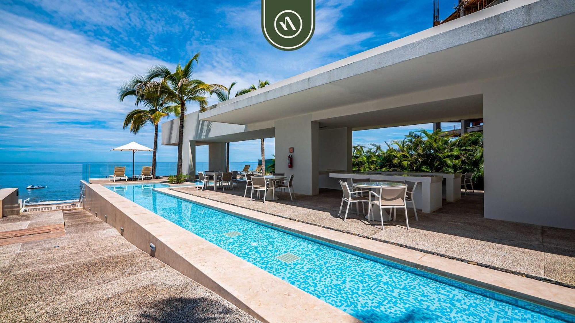 Amazing 1 Bedroom - Beachfront - Pools - King Apartment Puerto Vallarta