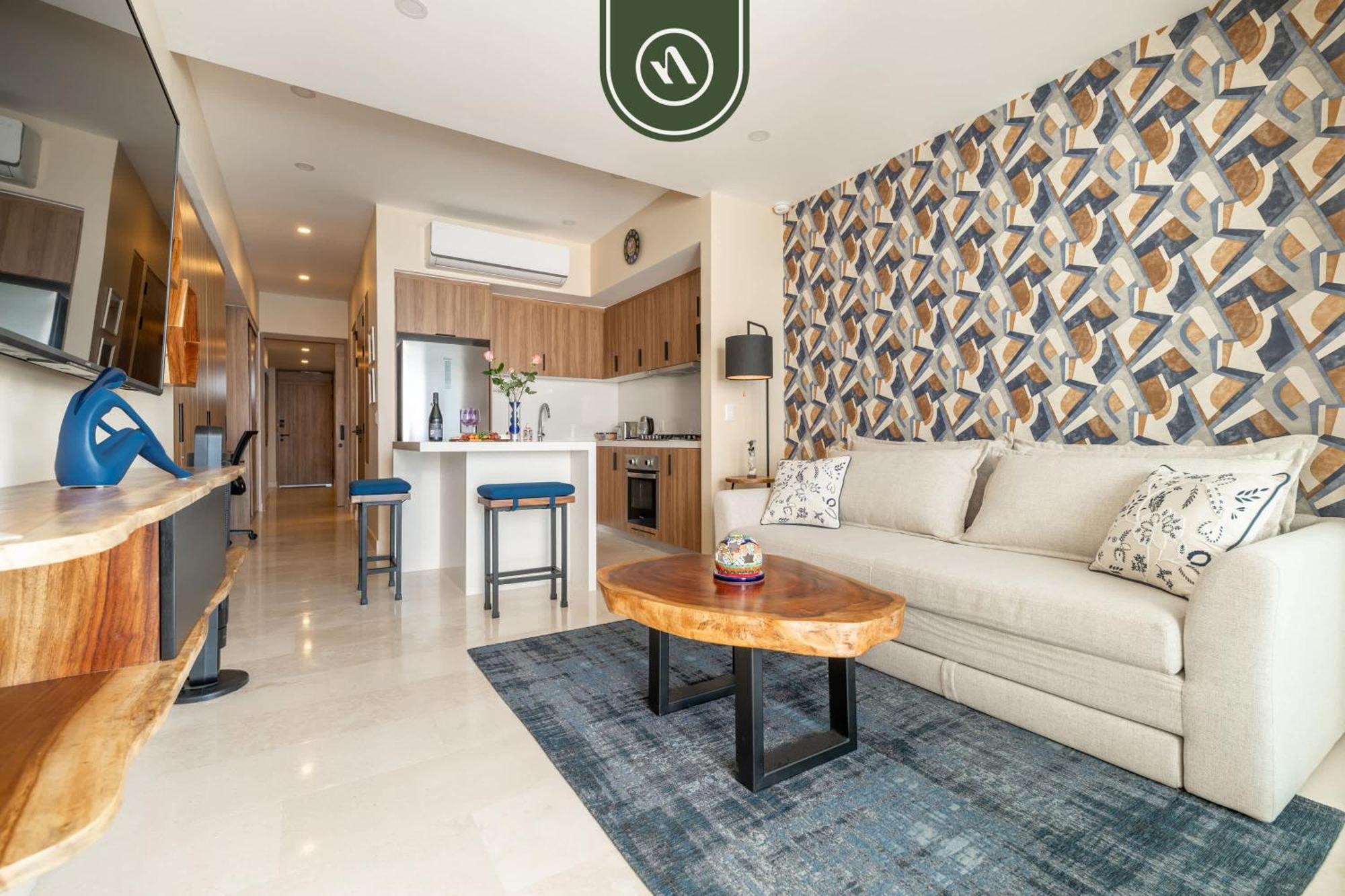 Amazing 1 Bedroom - Beachfront - Pools - King