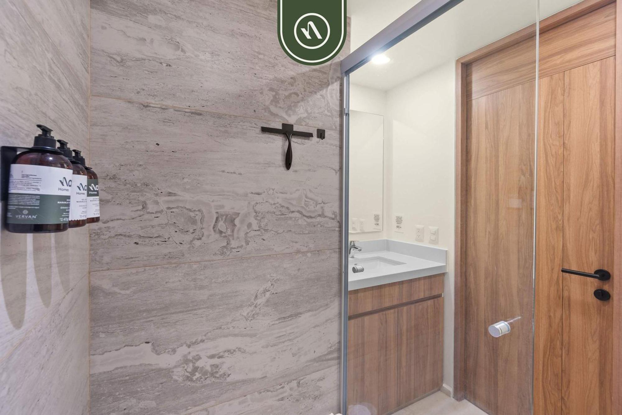 Stilysh 2br - Amazing Beachview - Pools Apartment *