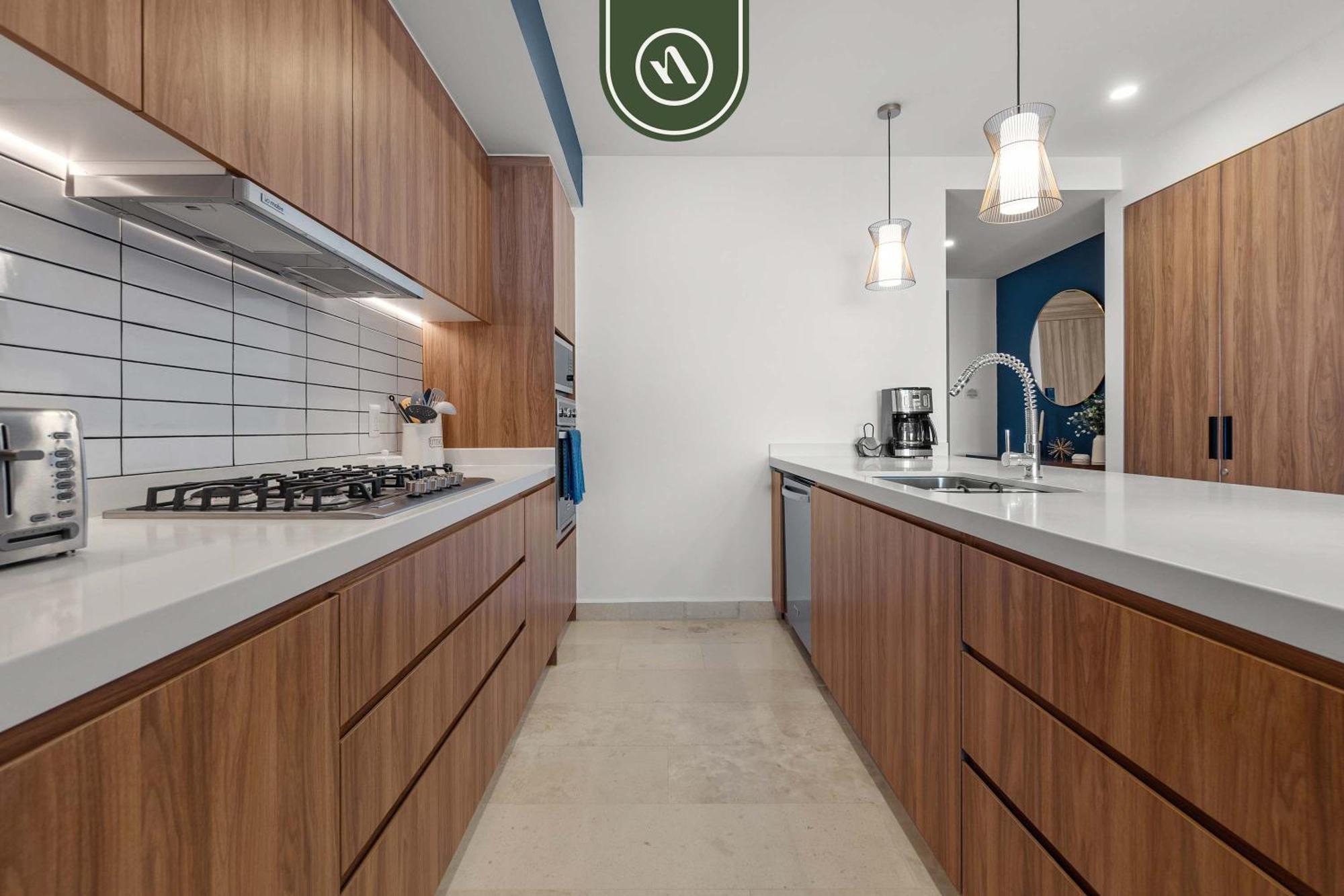 Stilysh 2br - Amazing Beachview - Pools Apartment *