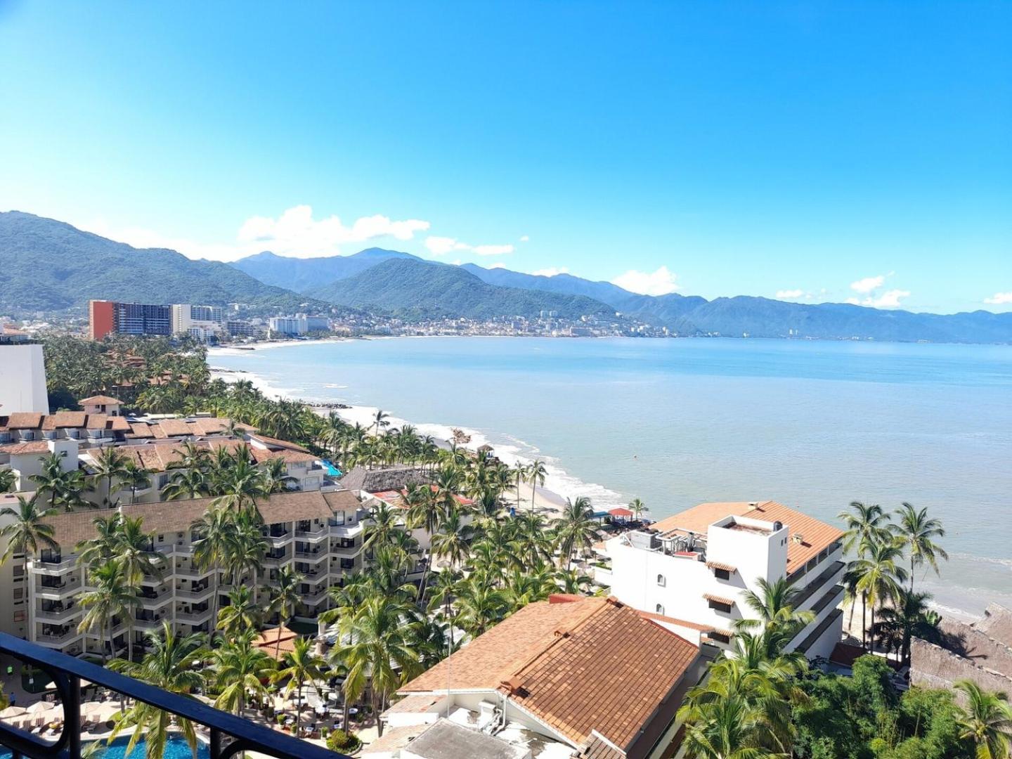 Amazing Ocean View! Access To The Pool & The Holiday home