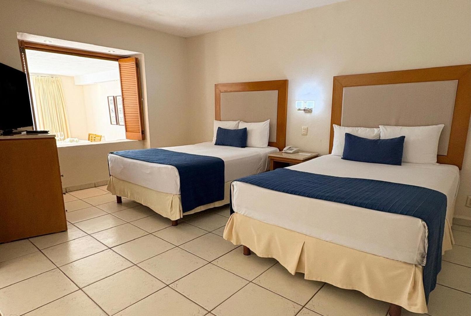 Prime Beachfront Flat & Balcony! Holiday home
