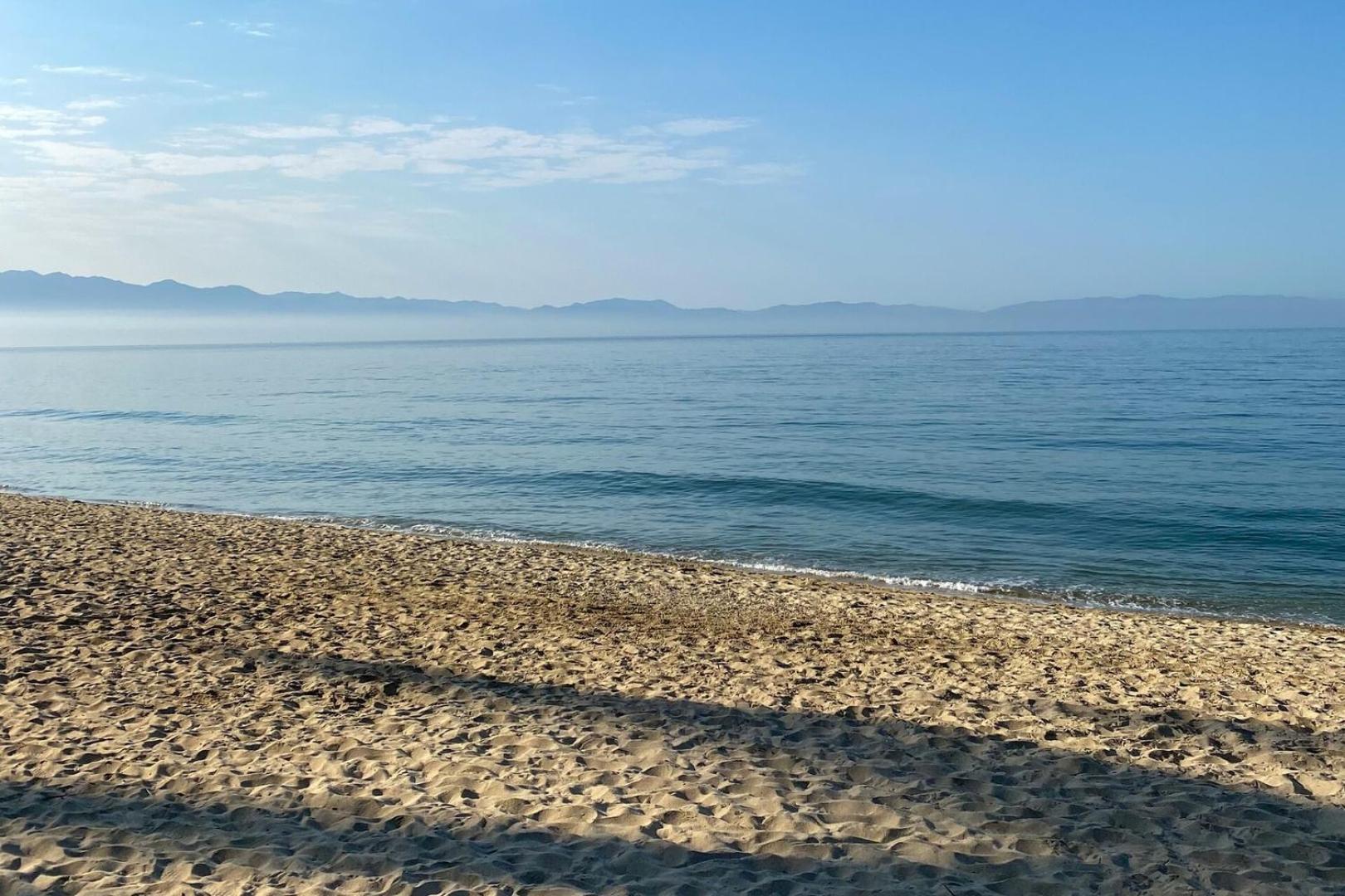 Prime Beachfront Flat & Balcony! Holiday home *