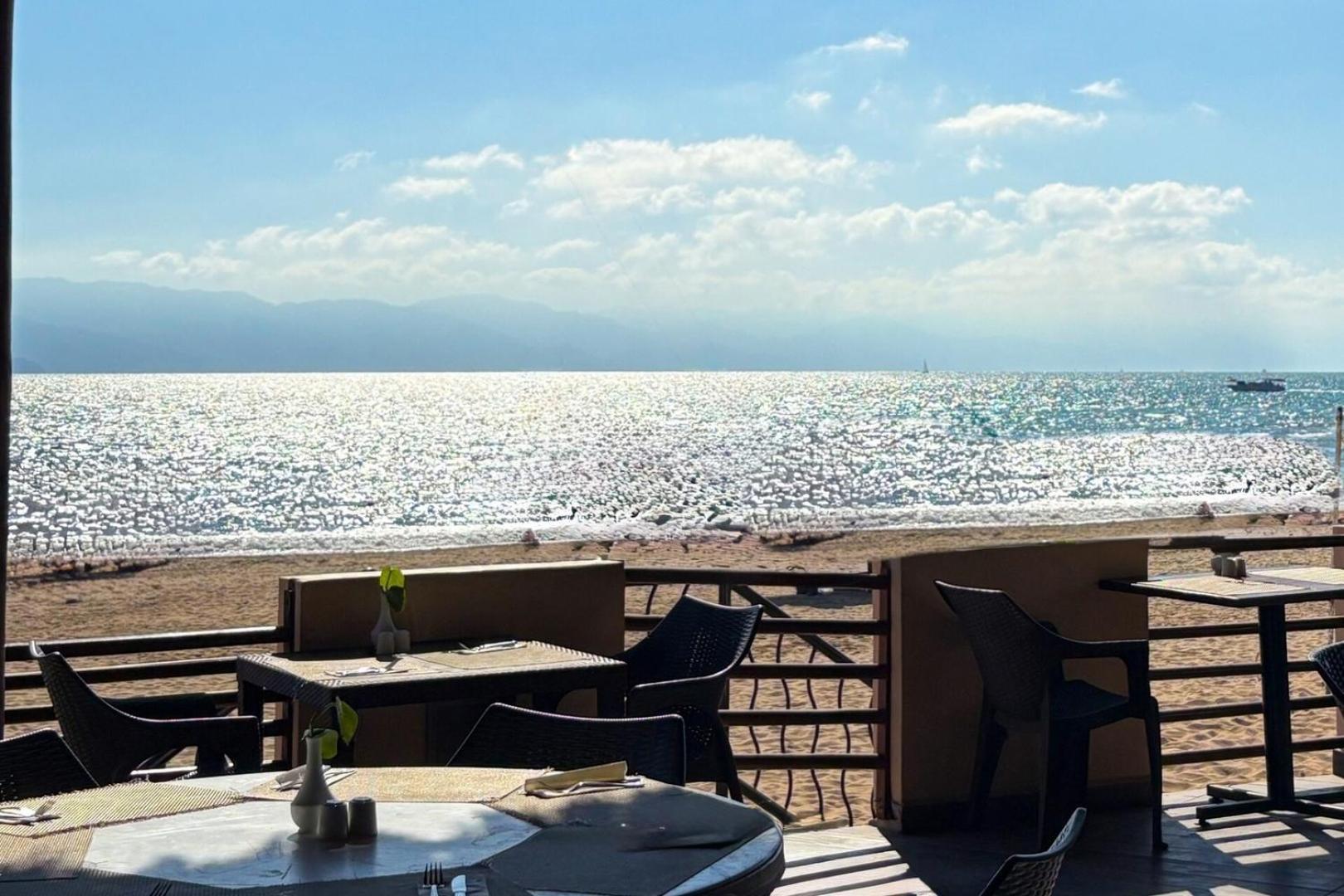 Prime Beachfront Flat & Balcony! *