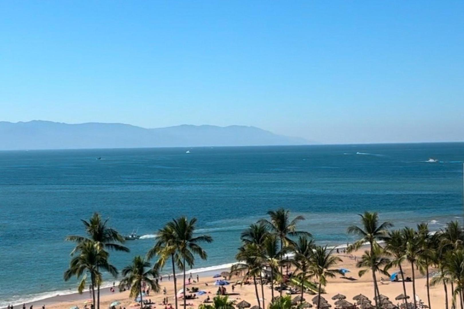 Prime Beachfront Flat & Balcony! Puerto Vallarta