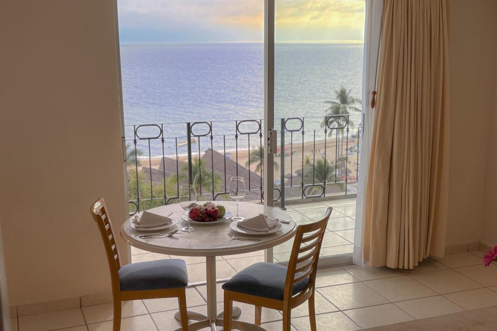 Prime Beachfront Flat & Balcony! Holiday home