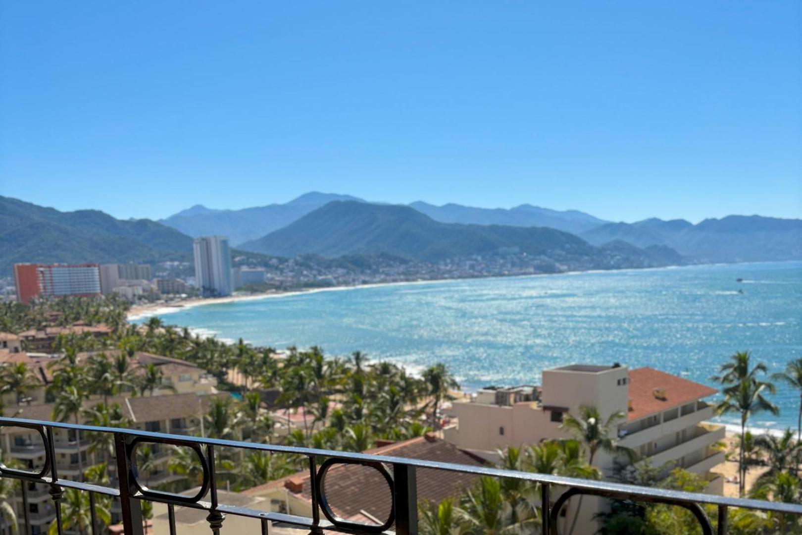 Beautiful Ocean View, Pool & Beach!