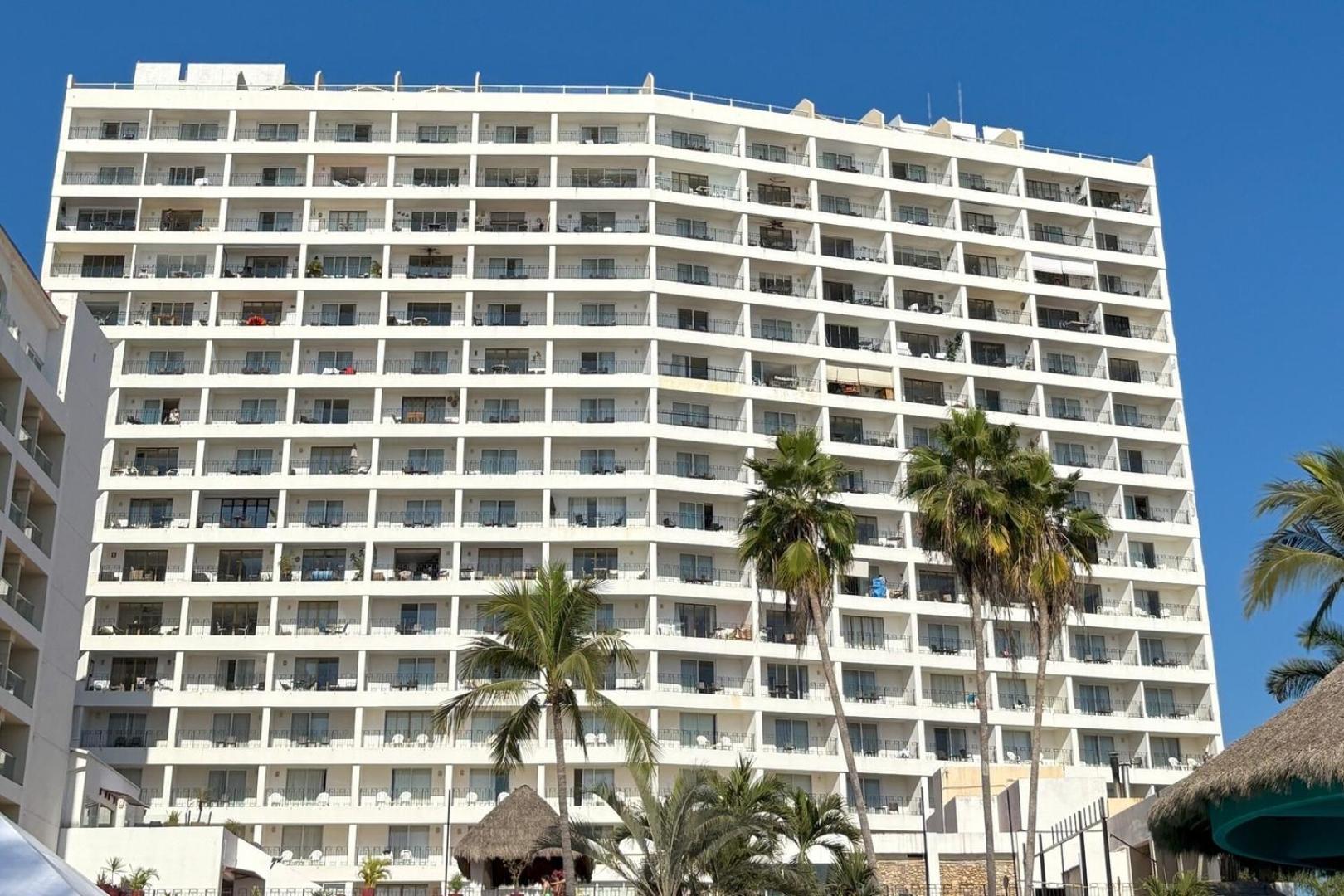 Oceanfront, Views & Amenities! Holiday home *