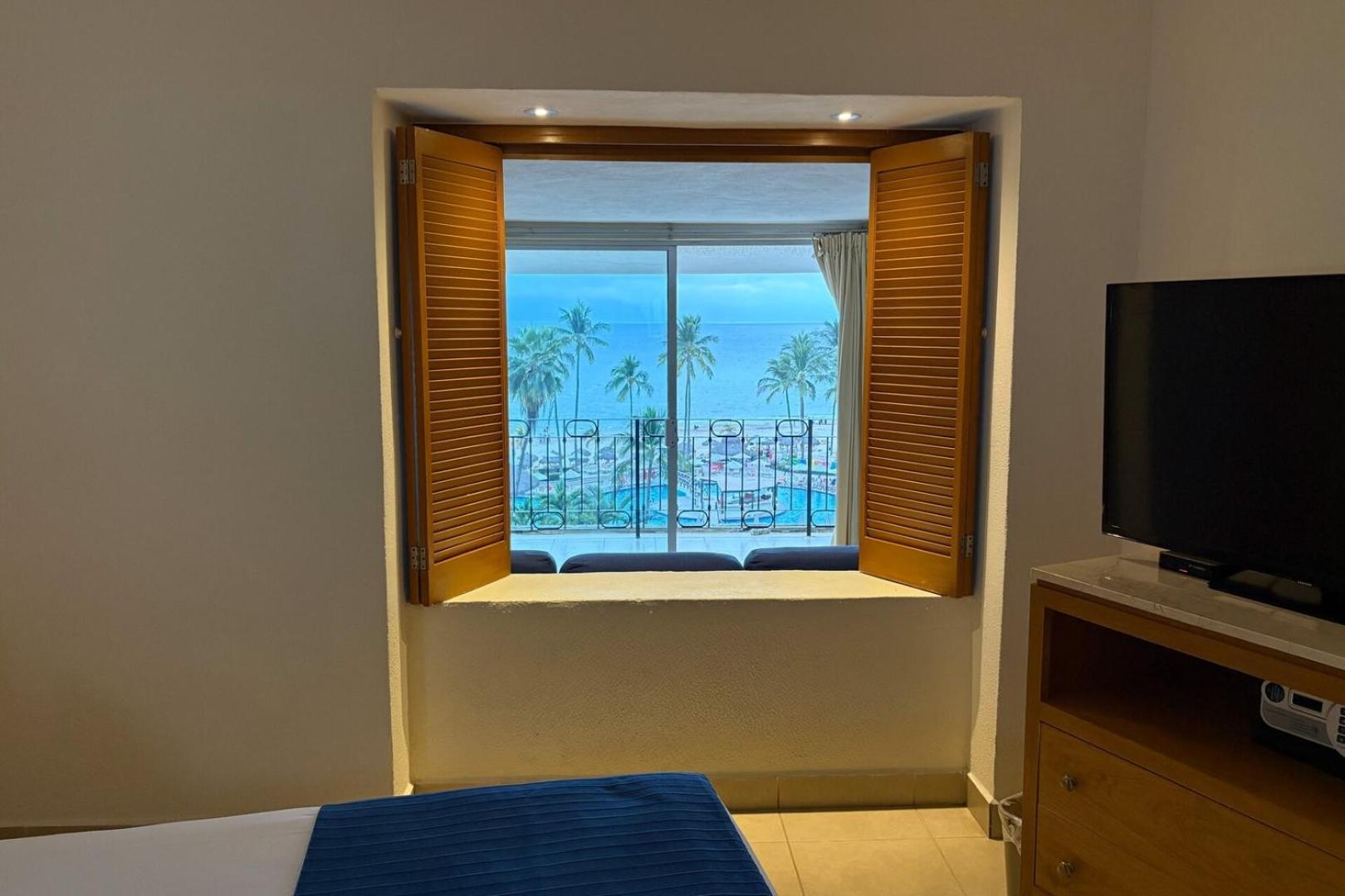 Oceanfront, Views & Amenities! Holiday home *