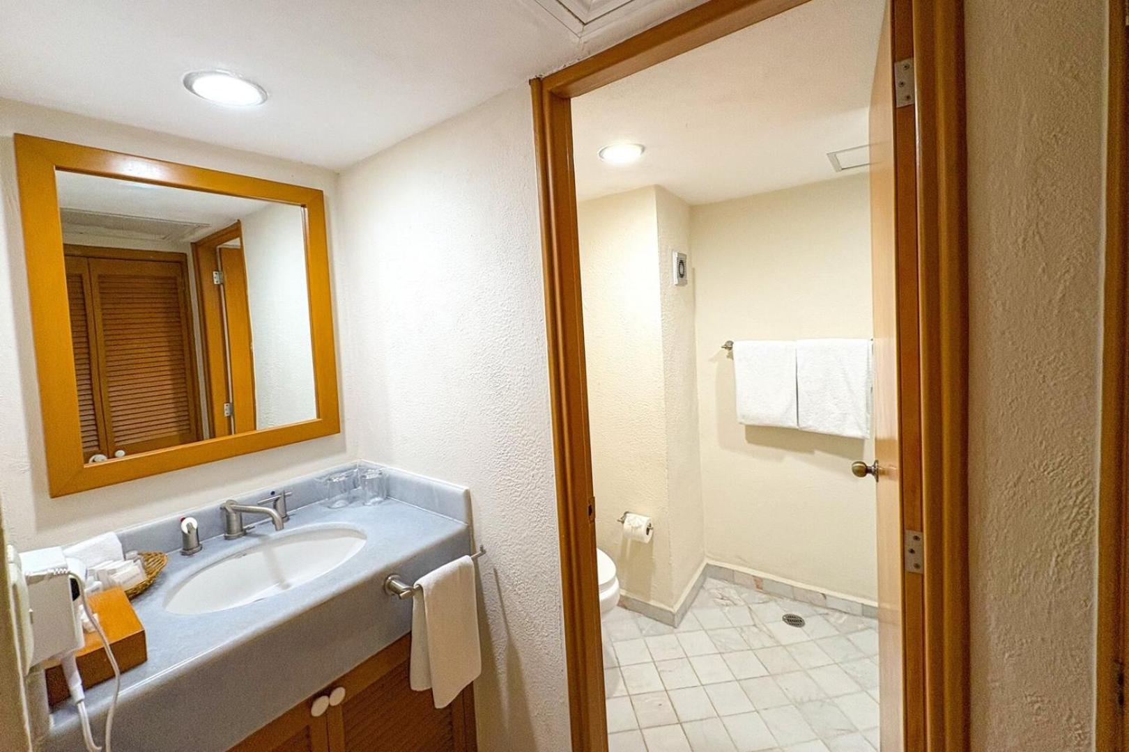 Oceanfront, Views & Amenities! Holiday home Puerto Vallarta
