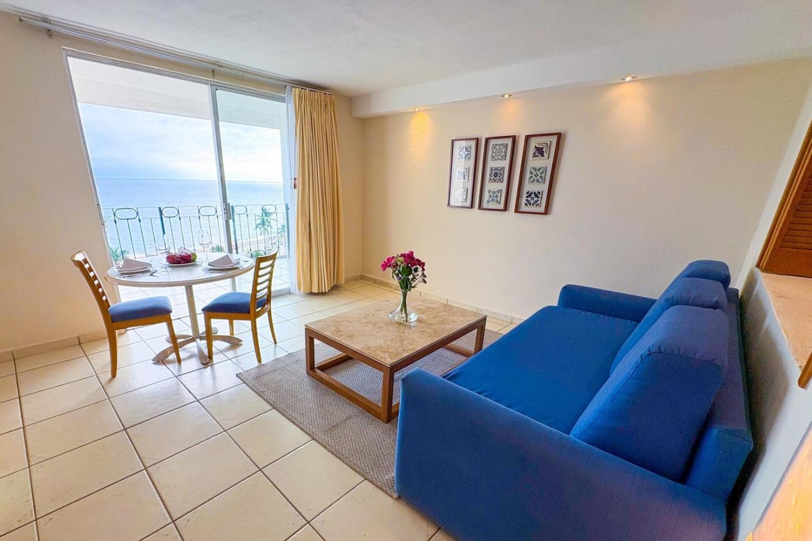 Oceanfront, Views & Amenities! Holiday home