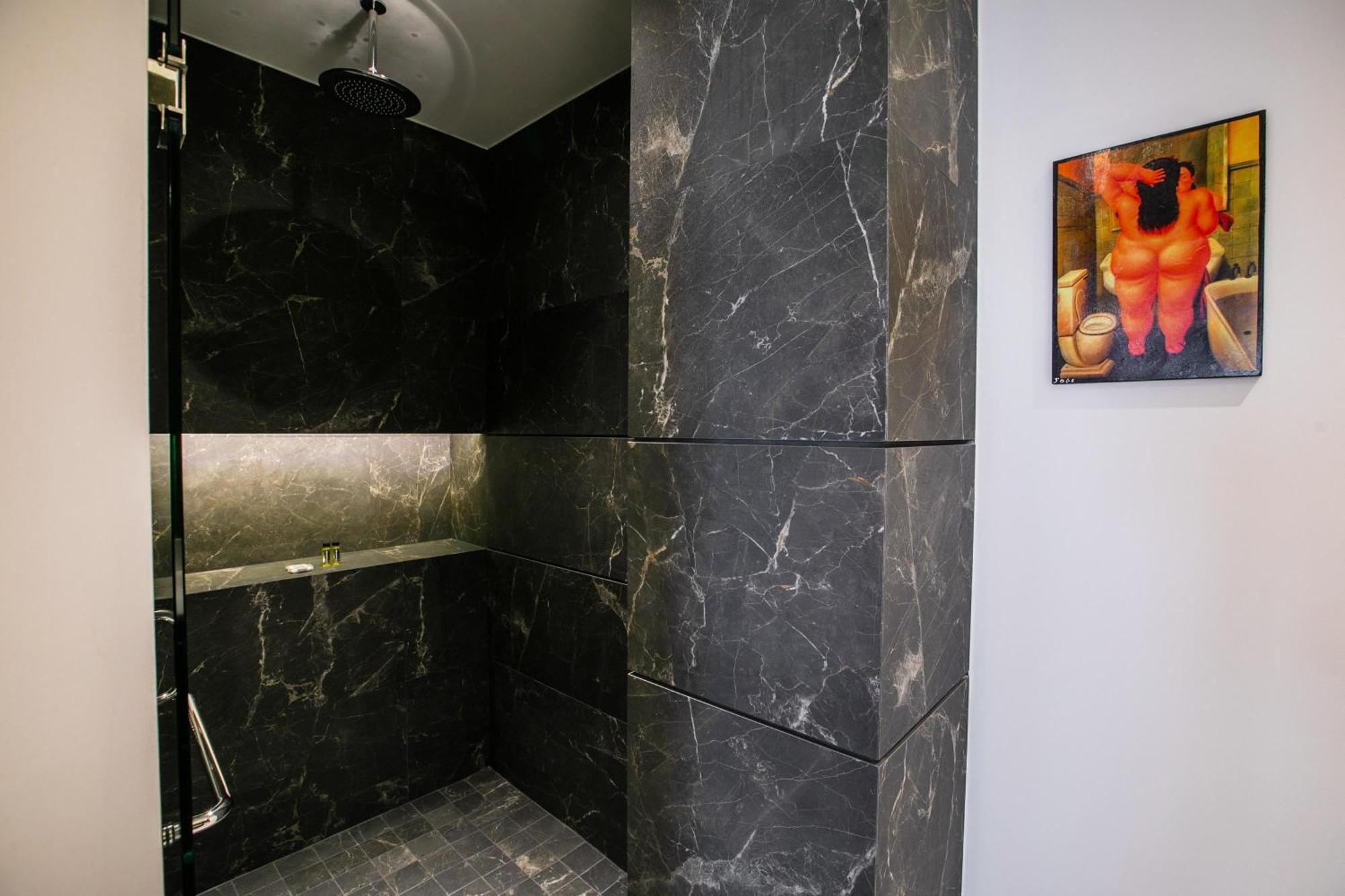 D'vine Escape: Luxury In Romantic Zone