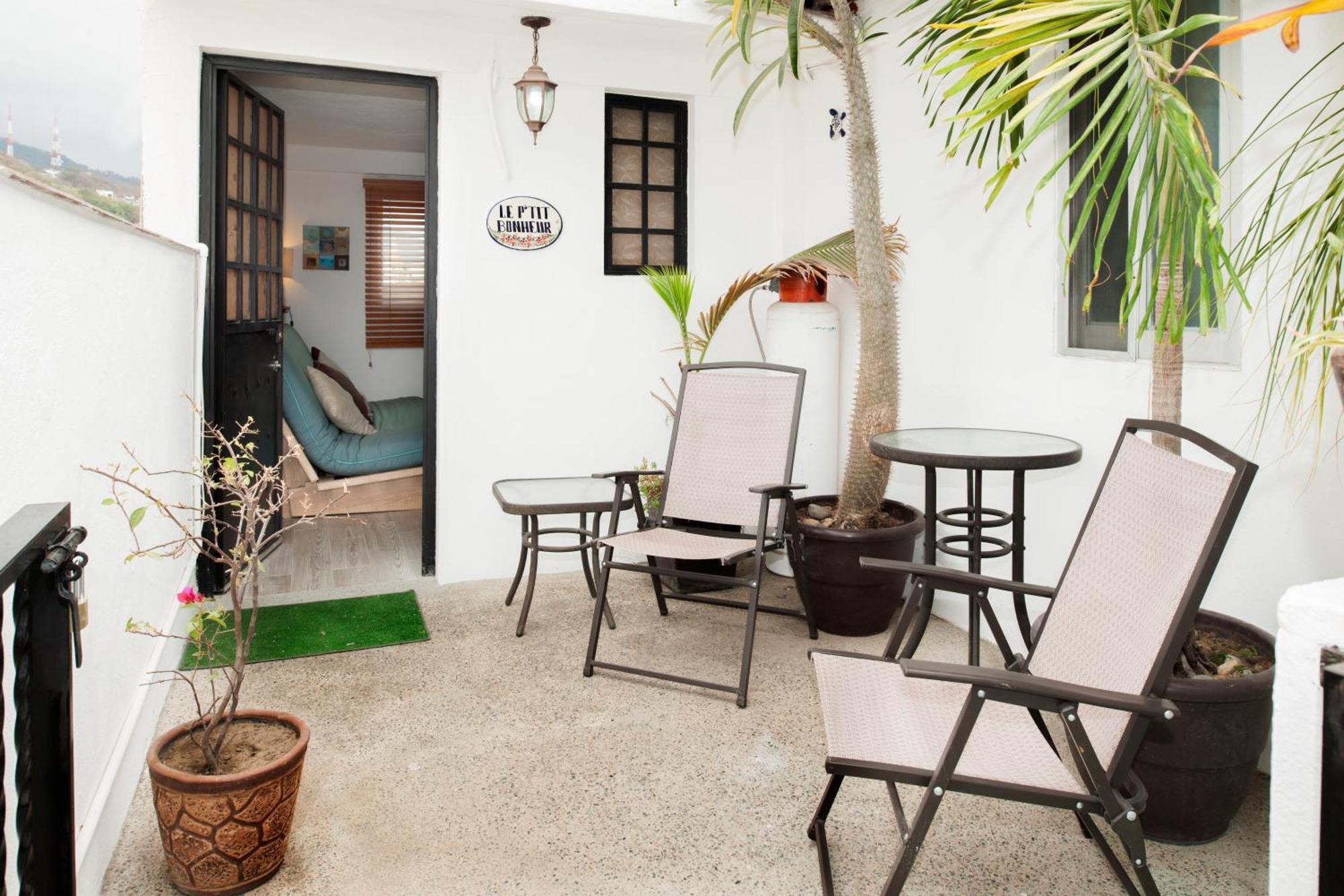 Le Petit Bonheur Terrace - Private Calm And View