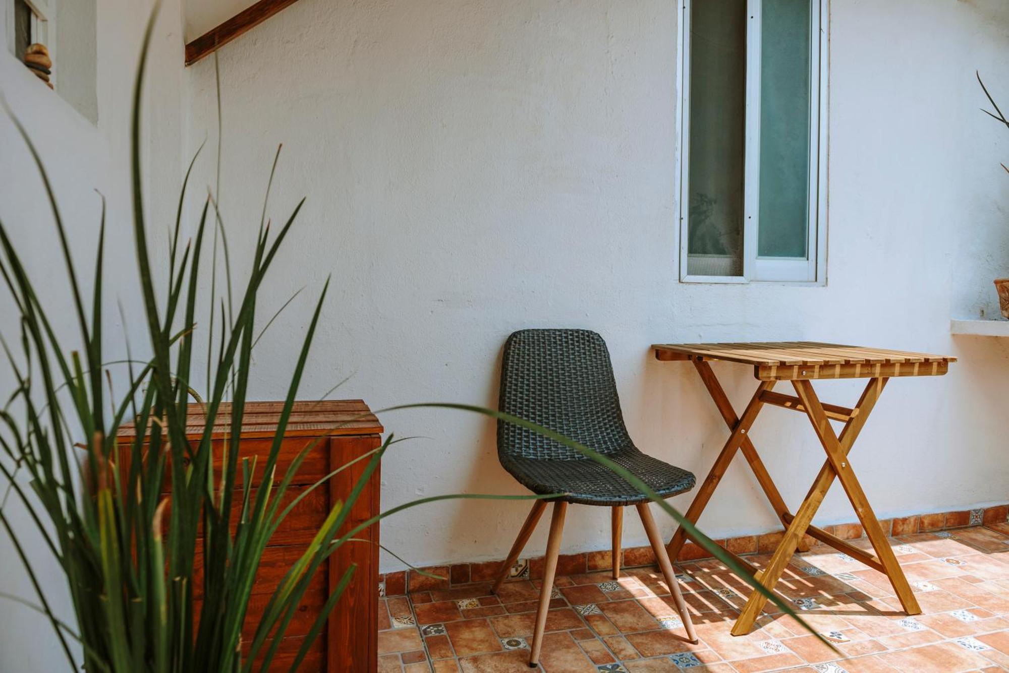 Le Petit Bonheur Terrace - Private Calm And View Apartment