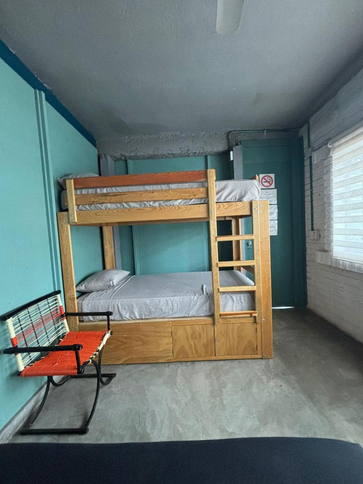 Canova & Pizza Hostal *
