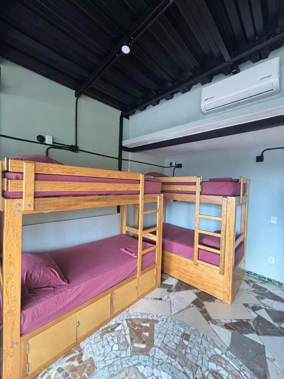 Canova & Pizza Hostal
