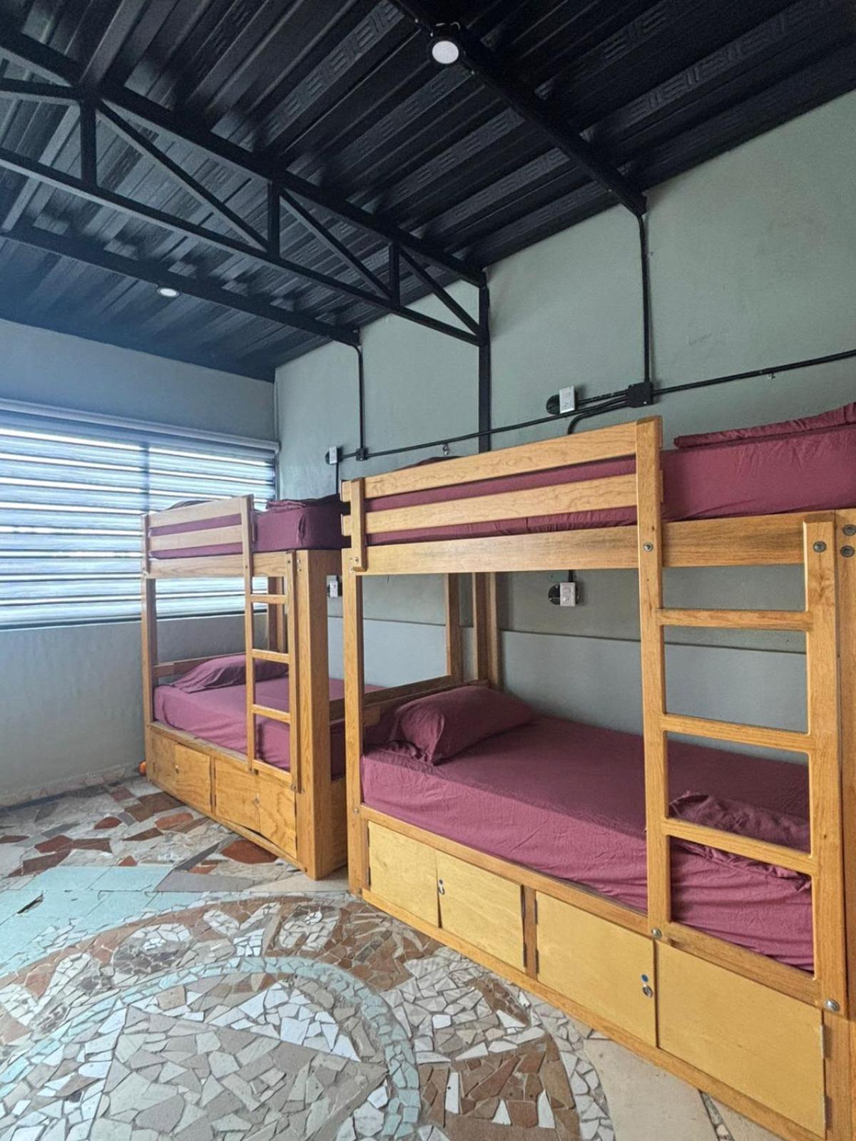 Hostal Canova & Pizza