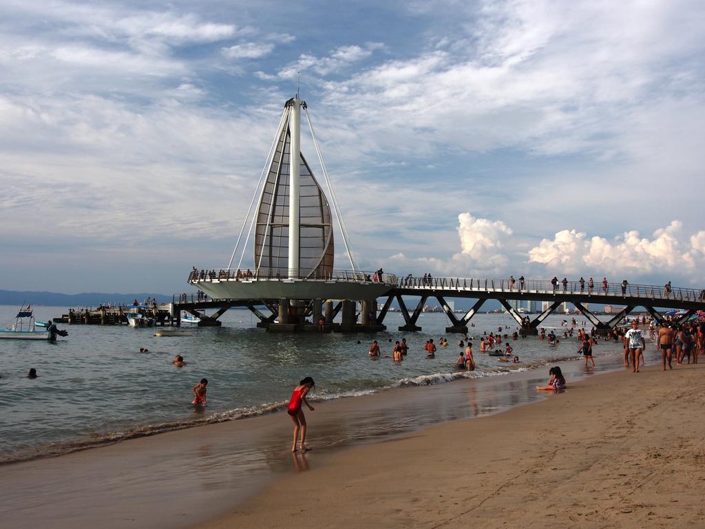 Hotel Emperador Vallarta Beachfront And