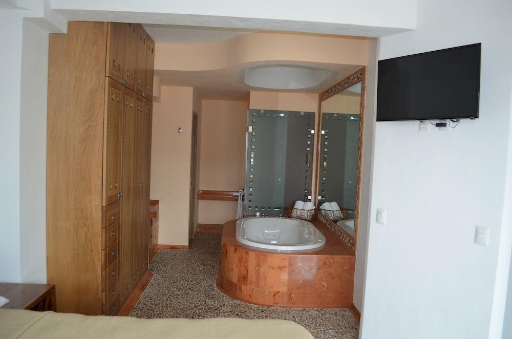 Andales On The Bay Hotel 3*