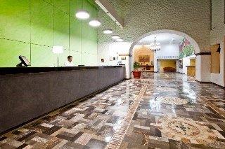 1242 Pacific Aparthotel 2*