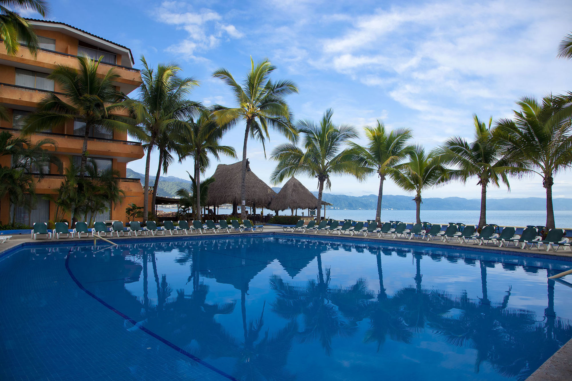 Hotel Palmas By The Sea 4*