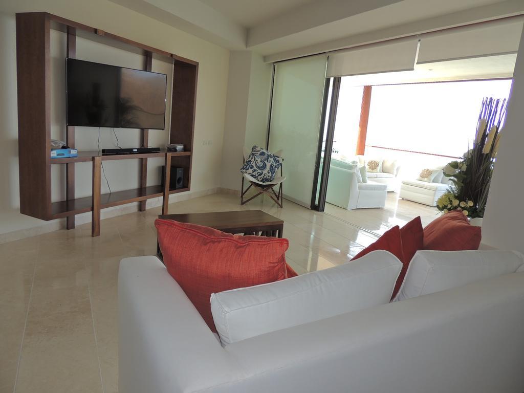 Arena Blanca Puerto Vallarta