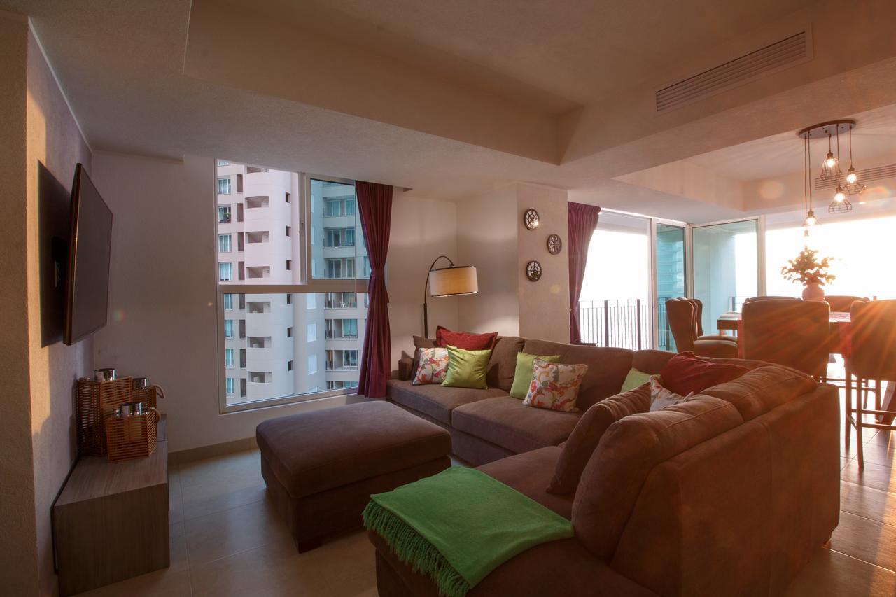 910-3000 Grand Venetian P.v.